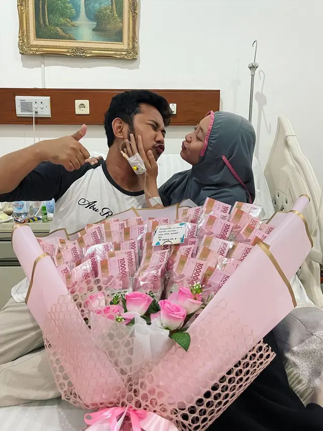 6 Potret Ulang Tahun Ega Noviantika, Dapat Kejutan dari Rafly DA di Rumah Sakit