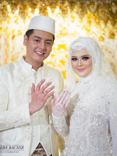 Akad Nikah Cut Meyriska Dan Roger Danuarta Gunakan Adat Aceh News Entertainment Fimela Com