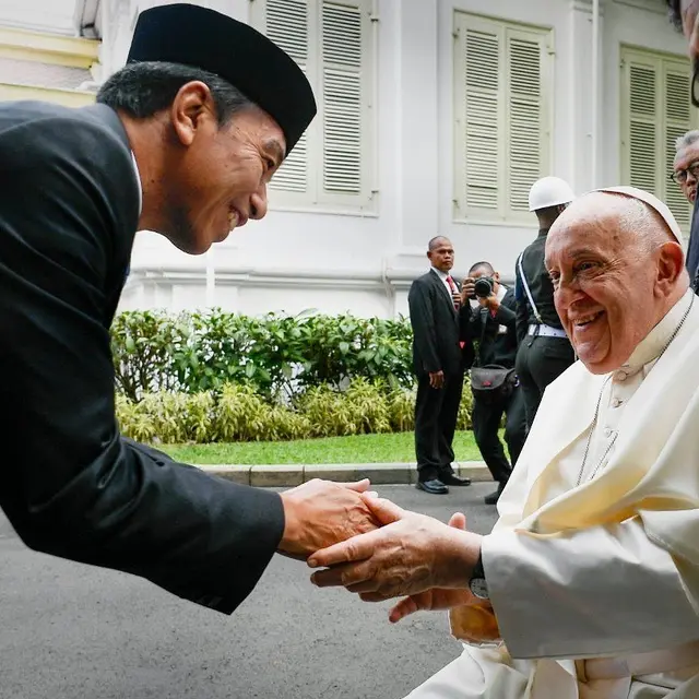 Kunjungan ke Indonesia, Paus Fransiskus Tampil Sederhana Jadi Sorotan dengan Jam Tangan Rp100Ribuan