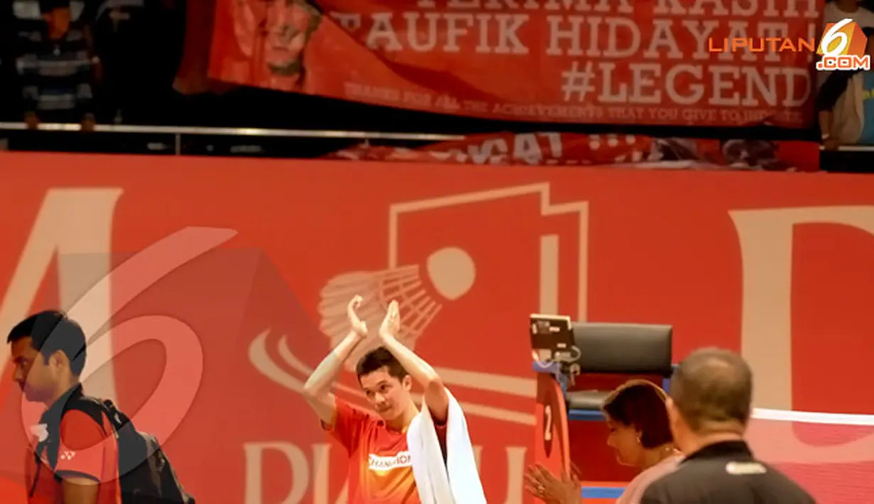 Kekalahan di babak pertama Djarum Indonesia Open Super Series Premier 2013 menjadi penanda perpisahan sang  legenda.(Liputan6.com/Helmi Fithriansyah)