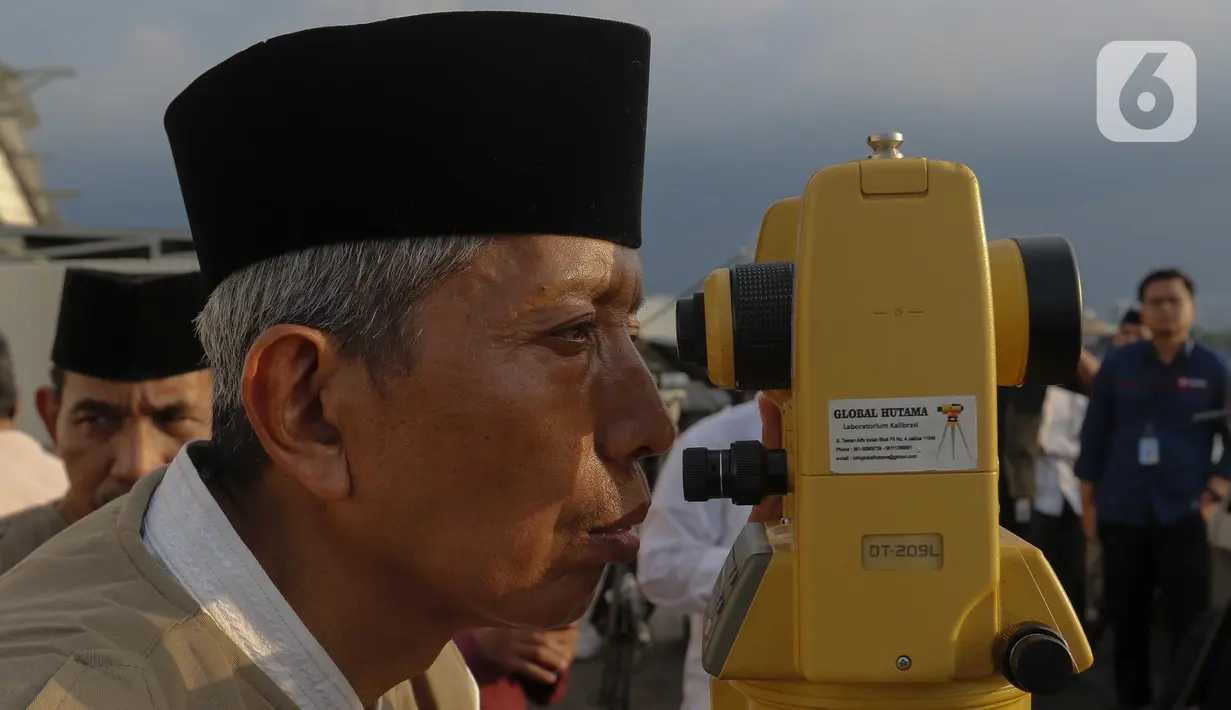 Untuk diketahui, Rukyatul Hilal merupakan salah satu kriteria penentu awal bulan kalender hijriyah dengan cara merukyah (mengamati) secara langsung. (Liputan6.com/Herman Zakharia)