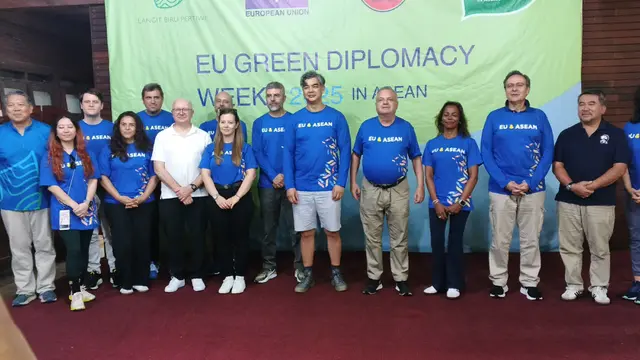 Poto Bersama EU GREEN DIPLOMACY WEEK 2025 IN ASEAN bersama Langit Ibu Pertiwi, Kamis 13 November 2025 (dok. Liputan6.com/faqih nuriman)