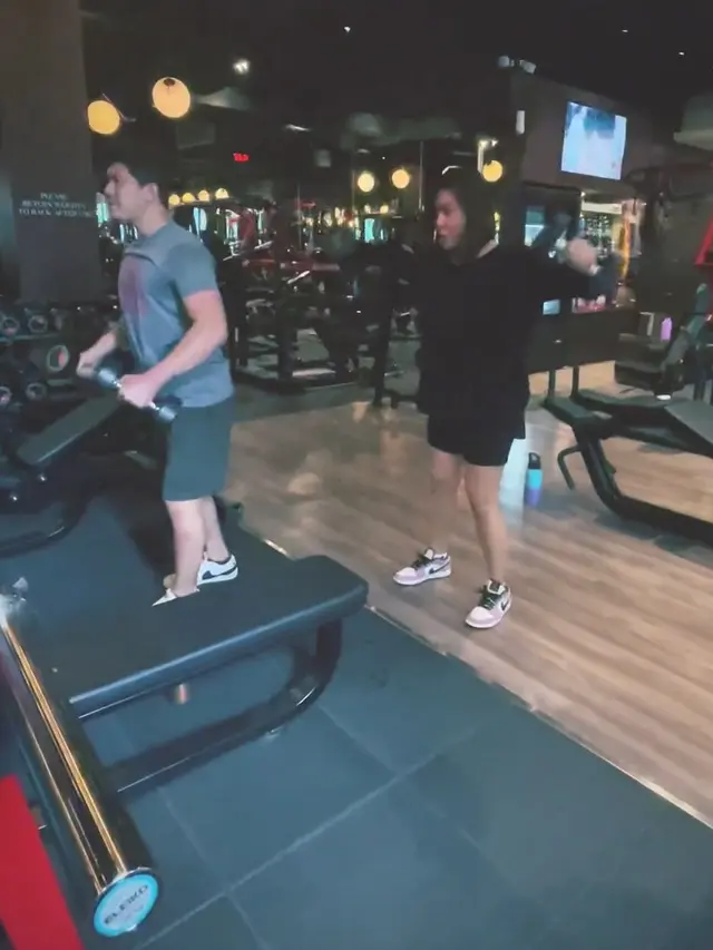 Keseruan Audy Item dan Iko Uwais olahraga bareng. (Foto: Instagram/audyitem)