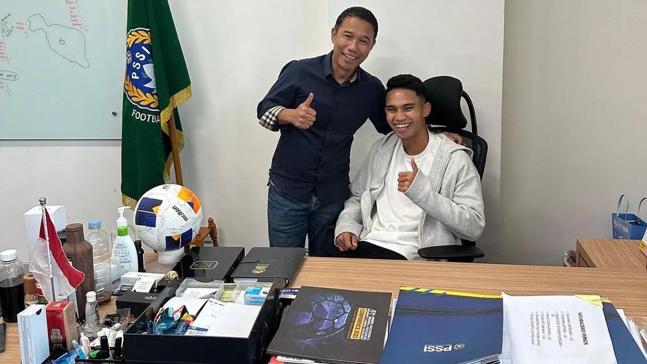Sekjen PSSI, Yunus Nusi bersama Marselino Ferdinan.