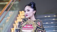 Kali ini, Marshanda tampil ayu dalam balutan dress yang terbuat dari kain tapis Lampung. [@marshanda99].