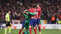 Pemain Atletico Madrid merayakan keberhasilan lolos ke perempat final Liga Champions setelah menyingkirkan Inter Milan melalui drama adu penalti pada leg kedua 16 besar yang digelar di Metropolitano Stadium, Kamis (14/3/2024) dini hari WIB. (Thomas COEX / AFP)