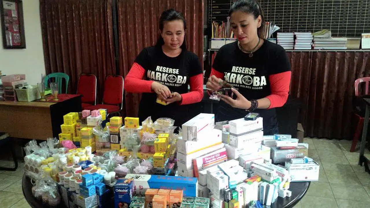 Waspada, Kosmetik Kadaluwarsa dan Obat Keras Beredar di Bogor