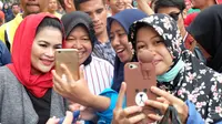 Puti Guntur Sukarno dan Wali Kota Surabaya Tri Rismaharini