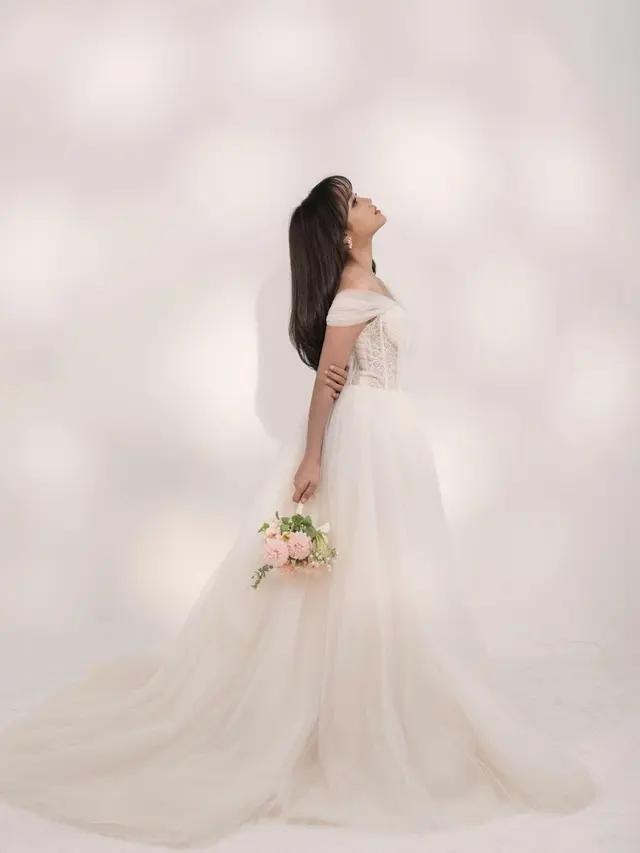 7 Pemotretan Terbaru Fuji dengan Gaun Pengantin, Tampil Elegan
