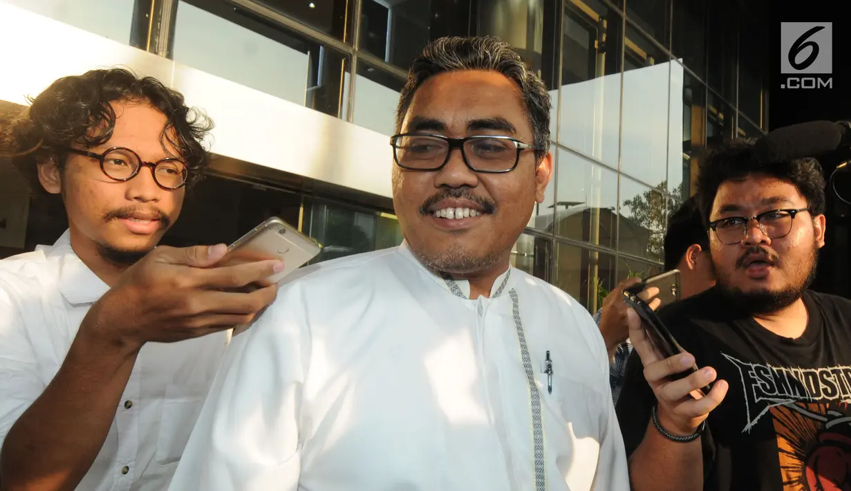 Mantan Wakil Ketua Banggar DPR Jazilul Fawaid usai menjalani pemeriksaan di Gedung KPK, Jakarta, Rabu (13/2). Jazilul diperiksa sebagai saksi untuk tersangka mantan Wakil Ketua DPR Taufik Kurniawan terkait dugaan suap DAK Kebumen. (Merdeka.com/DwiNarwoko)
