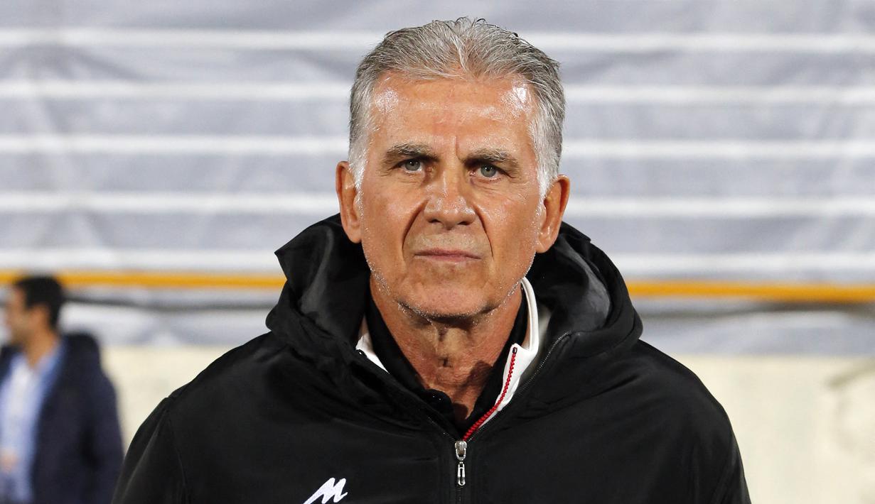 Carlos Queiroz. Pelatih Timnas Iran asal Portugal ini menjadi pelatih tertua kedua yang akan berlaga di Piala Dunia 2022 Qatar. Saat ini ia telah menginjak usia 69 tahun dan telah membesut Timnas Iran sebanyak 2 periode. Di periode keduanya ini ia mulai menjabat sejak 7 September 2022 menggantikan posisi Dragan Skocic. Dari total 3 laga, ia berhasil membawa Timnas Iran 2 kali menang dan 1 kali imbang tanpa pernah kalah. Sementara pada periode pertamanya mulai April 2011 hingga Januari 2019 ia total membesut Timnas Portugal dalam 100 laga dengan torehan 60 kali menang, 27 kali imbang dan 13 kali kalah. (AFP)