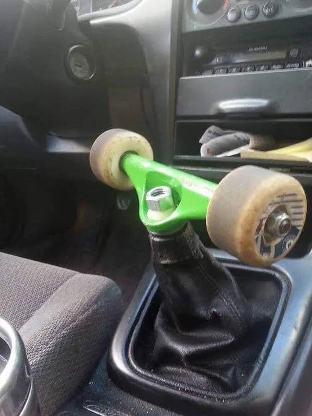 Persneling mobil unik (Ist)