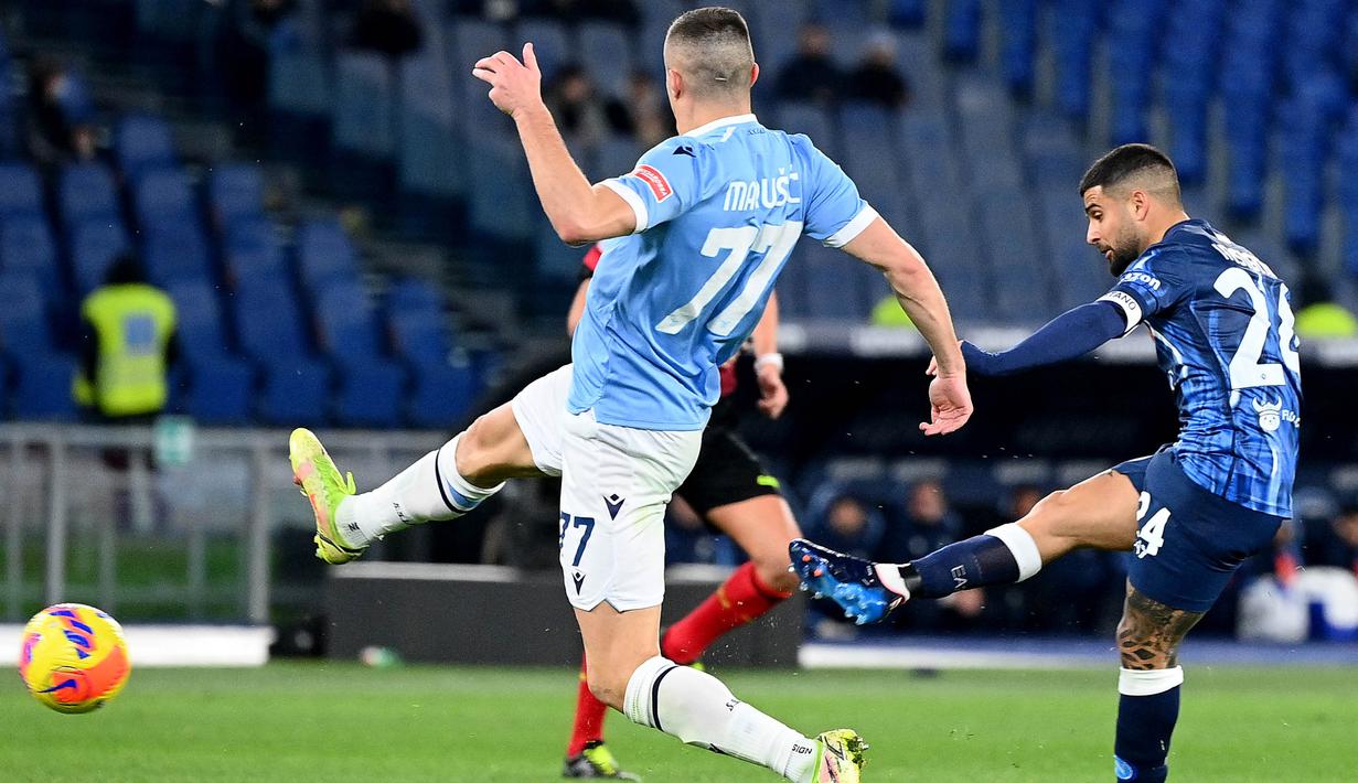 Gol-gol Il Partenopei dicetak oleh Lorenzo Insigne dan gol penentu kemenangan pada masa injury time oleh Fabian Ruiz pada menit 90+4. (AFP/Vincenzo Pinto)