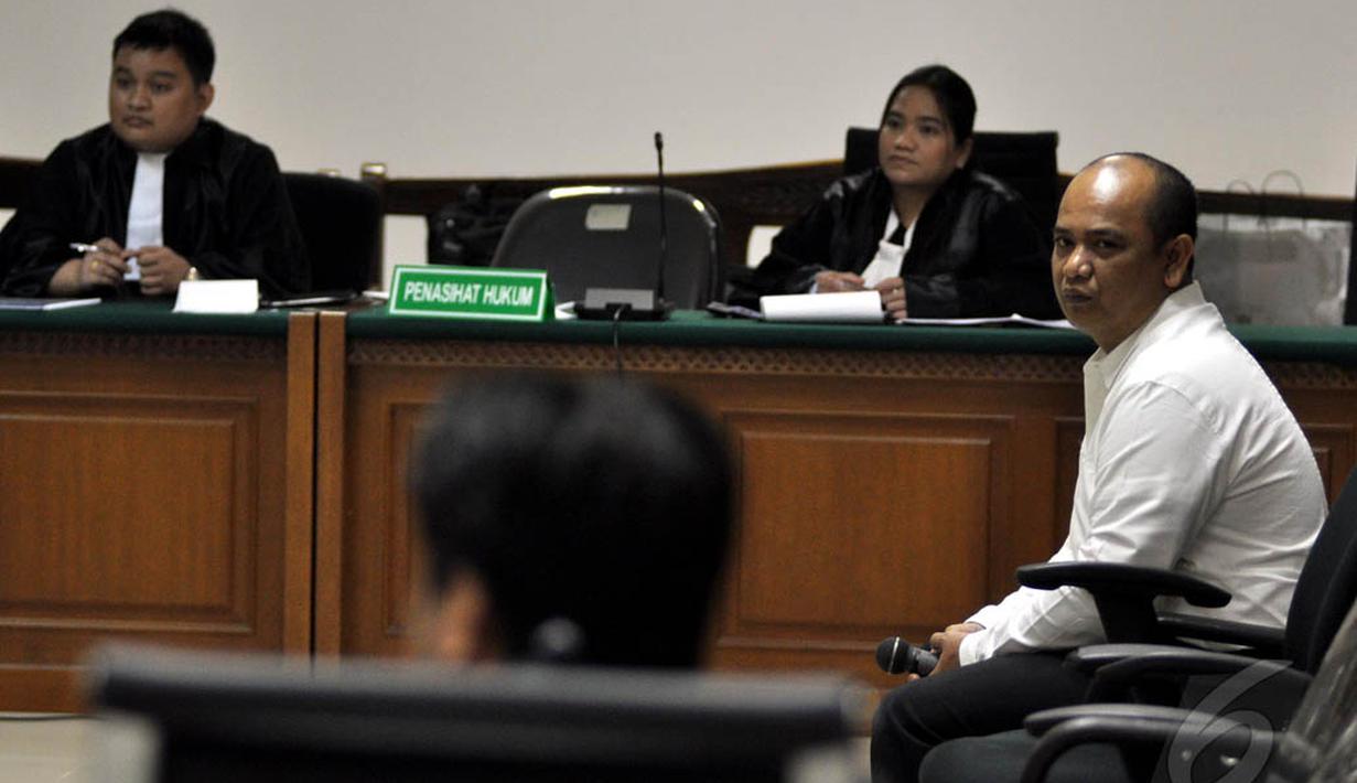 Terdakwa suap alih fungsi lahan, Gulat Manurung, menjalani sidang perdana di Pengadilan Tipikor Jakarta, Senin (15/12/2014). (Liputan6.com/Miftahul Hayat)