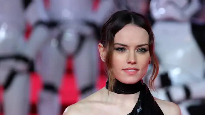 [Bintang] Daisy Ridley