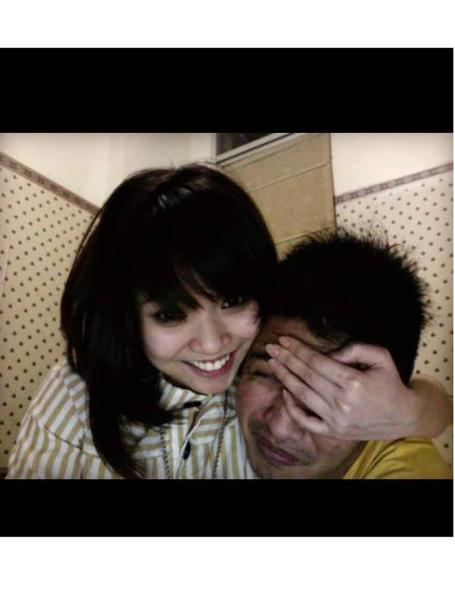 Jarang Terekspos, Ini 6 Momen Manis Eza Yayang 'Pemeran Ojak' dan Istri