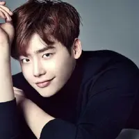 Lee Jong Suk selalu tampil menawan. (via. Soompi)