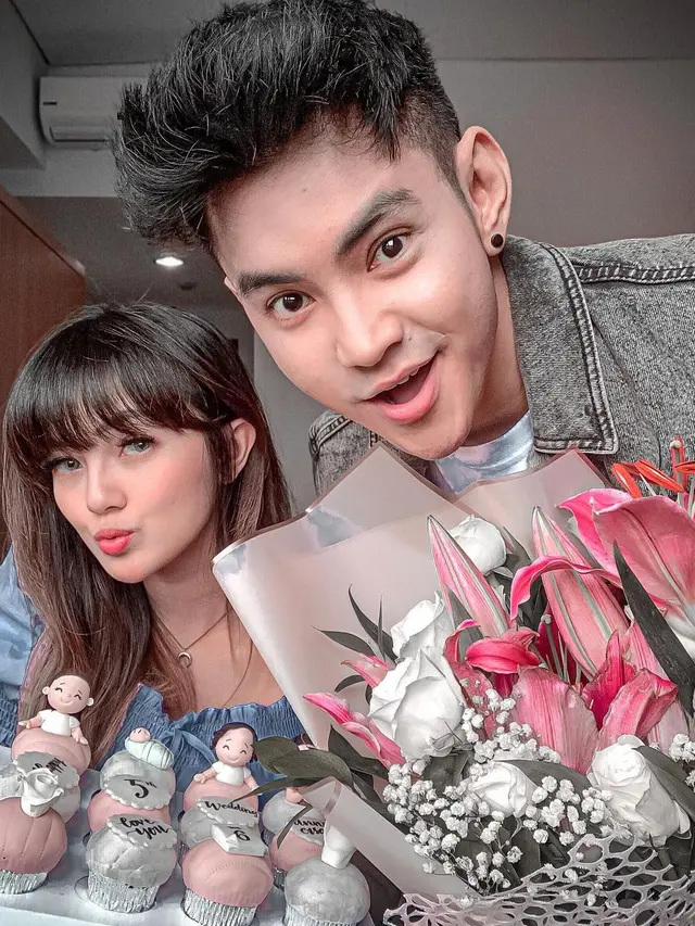 Rayakan Anniversary Pernikahan, Ini 6 Potret Manis Aditya Suryo dan Nessa Salvyana