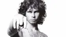 Jim Morrison meninggal karena gagal jantung. Namun dilansir dari thestir.cafemom, terdapat spekulasi dirinya meninggal karena kombinasi alkohol dna obat-obatan. (Momzinga)