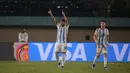 <p>Selebrasi pemain Timnas Argentina U-17, Agustin Ruberto (kiri) setelah mencetak gol ketiga ke gawang Timnas Jepang U-17 pada laga kedua Grup D Piala Dunia U-17 2023 di Stadion Si Jalak Harupat, Kabupaten Bandung, Selasa (14/11/2023). (Bola.com/Ikhwan Yanuar)</p>