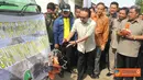 Citizen6, Losari: Menteri Kelautan dan Perikanan, Sharif C. Sutardjo meresmikan acara panen raya rumput laut di Desa Ambulu, Kecamatan Losari, Kabupaten Cirebon, Provinsi Jawa Barat, Sabtu (7/4). (Pengirim: Efrimal Bahri)