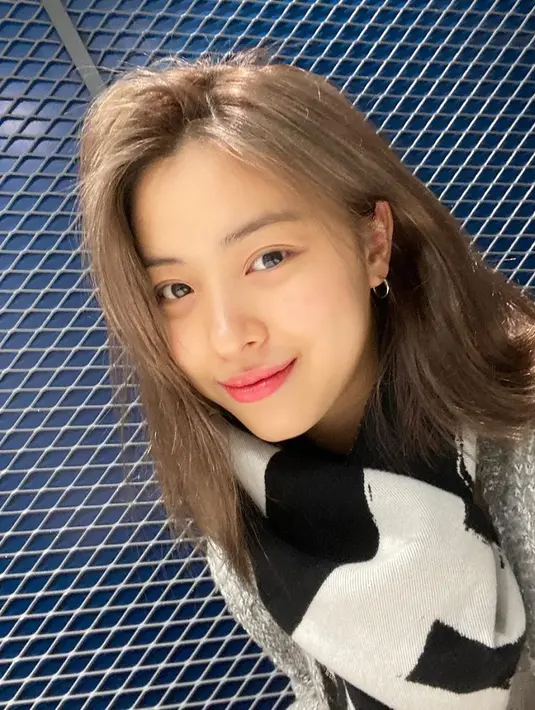 Dengan aura Teteh Bandung tersebut, tak jarang fans merasa ia bisa digapai. [Instagram @ryujin__itzy]