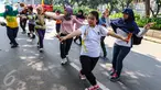 Sejumlah anak muda yang tergabung dalam komunitas Hyakka Ryouran berlatih alat musik tradisional asal Jepang, Naruko, di kawasan Senayan, Jakarta, Minggu (24/7). Naruko merupakan alat musik terbuat dari kayu. (Liputan6.com/Fery Pradolo).