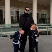 Paula Verhoeven menikmati quality time bersama kedua buah hatinya (Instagram/@paula_verhoeven)