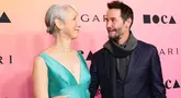 Aktor Keanu Reeves dan kekasihnya Alexandra Grant (Kiri) menghadiri MOCA Gala 2024 di The Geffen Contemporary at MOCA pada 13 April 2024 di Los Angeles, California. (Momodu Mansaray/Getty Images/AFP)