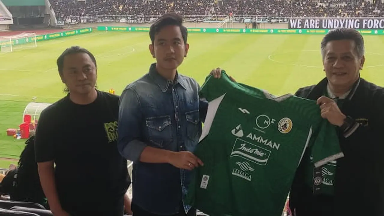 Gibran dapat jersey PSS