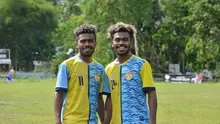 Kembar identik PSM Makassar, Yakob dan Yance Sayuri. (Bola.com/Abdi Satria)