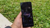 Tampak depan ROG Phone 5. (Liputan6.com/ Yuslianson)