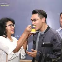 Sepuluh tahun sudah penyanyi solo Afgan Syahreza mewarnai industri musik Tanah Air. Sebagai menandai kariernya yang telah 10 tahun, Afgan meluncurkan album Dekade. (Nurwahyunan/Bintang.com)