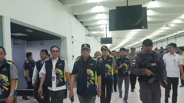 Menhub Budi Karya Sumadi lakukan pengecekan akhir di Bandara Internasional Soekarno Hatta, Tangerang, Sabtu (11/8/2018). Pengecekan ini untuk melihat langsung persiapan penerimaan kontingen Asian Games 2018.