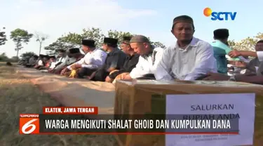 Sebelum salat ghaib dilakukan, warga juga melakukan penggalangan dana untuk membantu korban gempa.