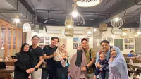 Momen Kebersamaan Anggota Grup Adam Musik Bareng Istri. (Sumber: Instagram.com/adammusik_)