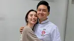Sang kakak keluar sebagai juara, Clairine Clay ikut berbangga dan tidak menyangka. Unggah foto bareng Gio, banyak netizen yang baru tahu dan tak menyangka ternyata Gio dan Clairine Clay adalah kakak adik kandung. Peluk erat sembali memeluk kakak tercinta, dalam foto tersebut terlihat Clairine Clay tak bisa sembunyikan kebahagiaan usai Gio jadi juara MasterChef. (Liputan6.com/IG/@clairineclay)