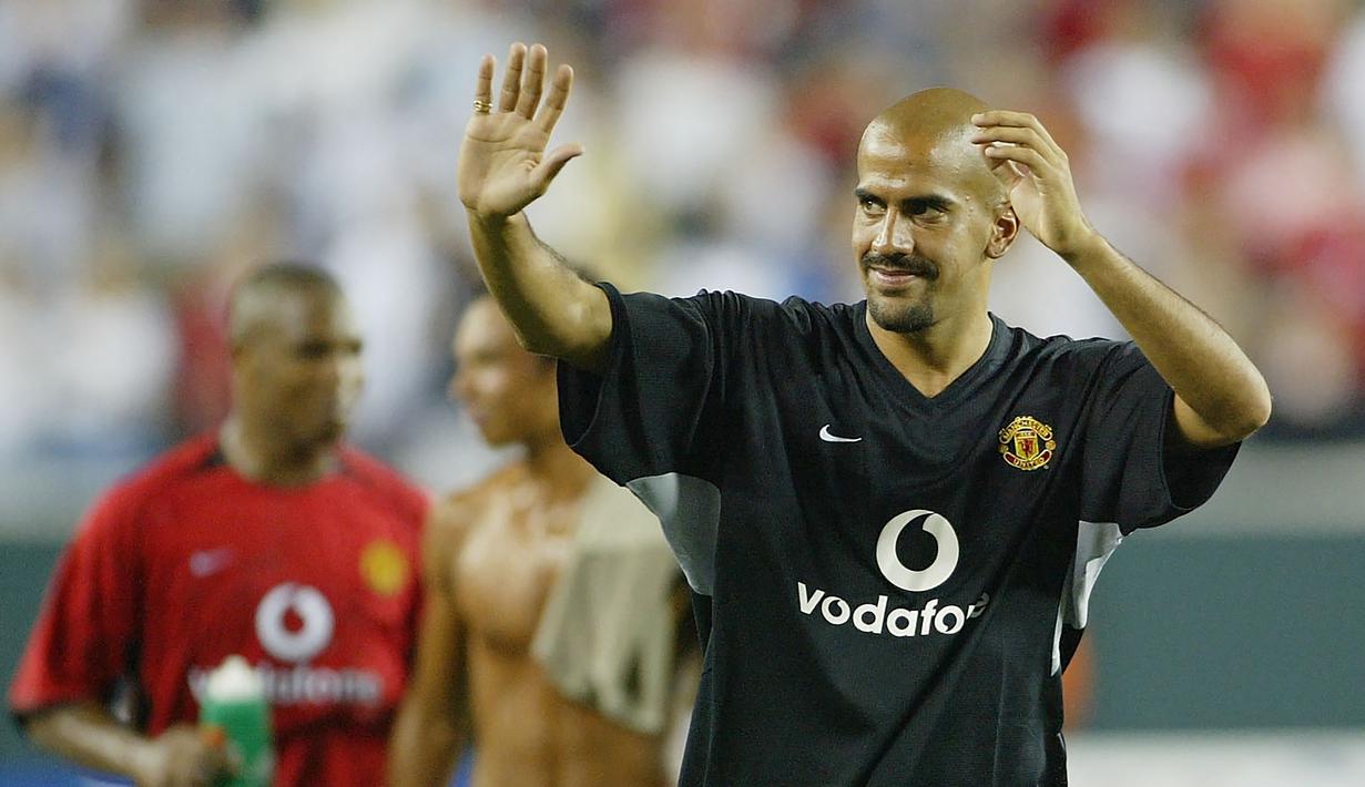 Juan Sebastian Veron. Didatangkan Manchester United dari Lazio pada musim 2001/2002 dengan ekspektasi tinggi. Namun karena masalah kebugaran dan rentan cedera, ia gagal tampil maksimal. Setali tiga uang ketika ia hijrah ke Chelsea dua tahun kemudian. (AFP/Laurence Griffiths/Getty Images)