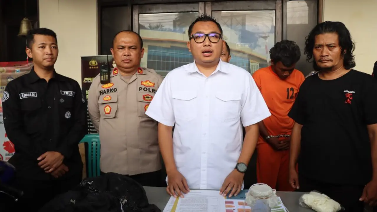 Polisi mengamabkan mantan suami penyerang air keras di Malang. (Istimewa)
