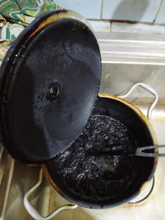 Potret Keadaan Dapur Saat Diambil Alih Bapak-bapak, Bak Medan Pertempuran. (Sumber: Twitter/FOODFESS2)