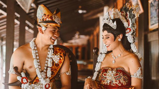 6 Potret Awkarin Pakai Baju Pengantin Adat Jawa Timur Banjir Pujian Hot Liputan6 Com