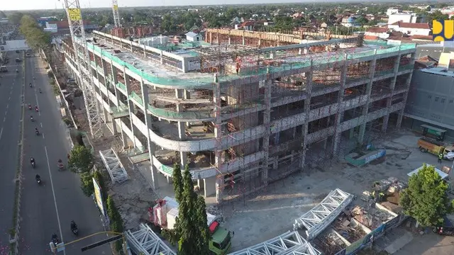 Rekonstruksi (pembangunan kembali) Pasar Legi yang dahulu diberi nama Pasar Songgolangit di Kabupaten Ponorogo, Jawa Timur