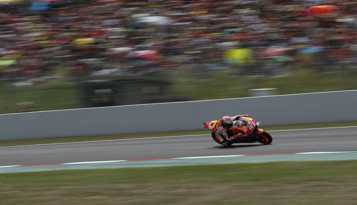 Pebalap Honda, Marc Marquez, saat balapan MotoGP 2018 di Sirkuit Catalunya, Spanyol, Minggu (17/6/2018). Lorenzo menjadi yang tercepat dengan catatan waktu 40 menit 13,566 detik. (AP/Eric Alonso)
