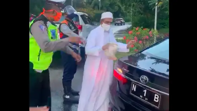 Viral di media sosial terkaitadu mulut yang dilakukan oleh pemilik Majelis Roudhotus Salaf Bangil, Habib Umar Abdullah Assegaf terhadap salah seorang petugas jaga di pos cek point Exit Tol Satelit.