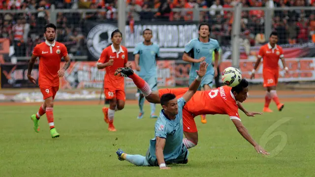 Persija Dipermalukan Persela 