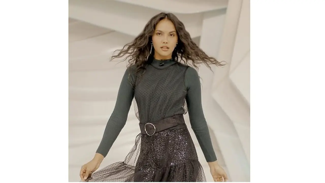 Sebagai seorang model sekaligus artis, Vero kerap melakukan pemotretan.