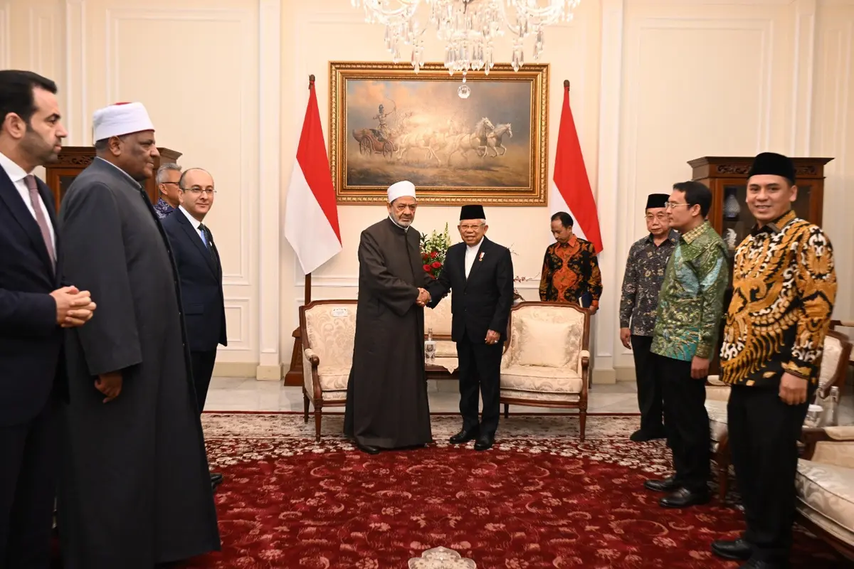 Wakil Presiden (Wapres) Ma'ruf Amin menerima Grand Syekh (Imam Besar) Al-Azhar Ahmad Muhammad Ahmad At Tayyeb Al Hassani, di Istana Wakil Presiden, Rabu (10/07/2024). (Istimewa)
