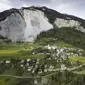 Pemandangan di desa kecil Brienz, Swiss, yang diambil pada Selasa 9 Mei 2023. (Gian Ehrenzeller/Keystone&nbsp;via AP)