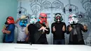'Sejak kecil saya tuh suka banget sama Star Wars. Makanya, punya keinginan untuk pakai helm Startroopers sambil jalan-jalan,' kata Giring di kantor Walt Disney Indonesia, Sudirman, Jakarta Selatan, Rabu (21/10/2015). (Deki Prayoga/Bintang.com)