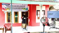 Bupati Banyuwangi Ipu Fiestiandani memberikan sambutan dalam penyerahan bantuan rumah tahan gempa terhdap masyarakat kecamatan Tegaldelimo (Istimewa)